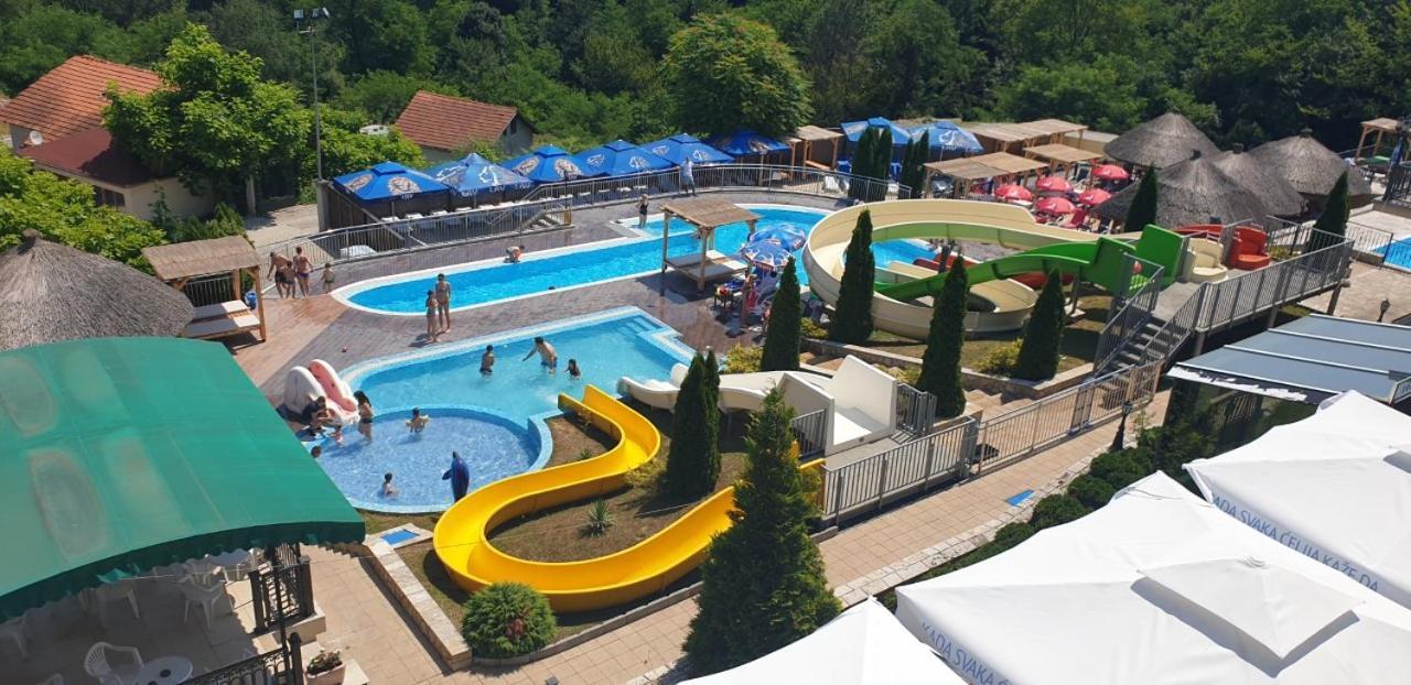 Vrnjačka Banja Sunny Hill Apartments & Aqua Park מראה חיצוני תמונה